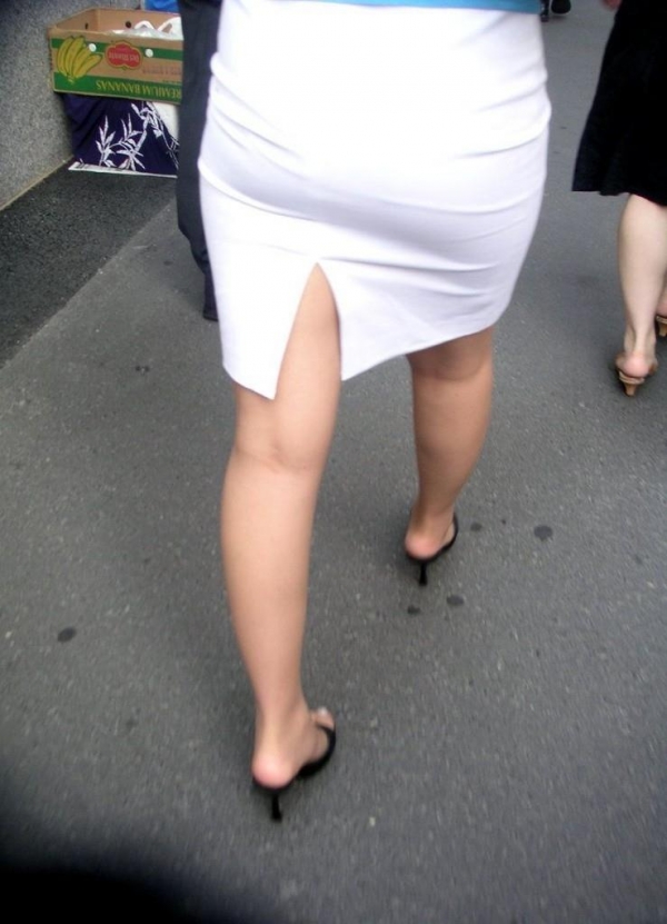 白スカート透けパンティ画像 31
