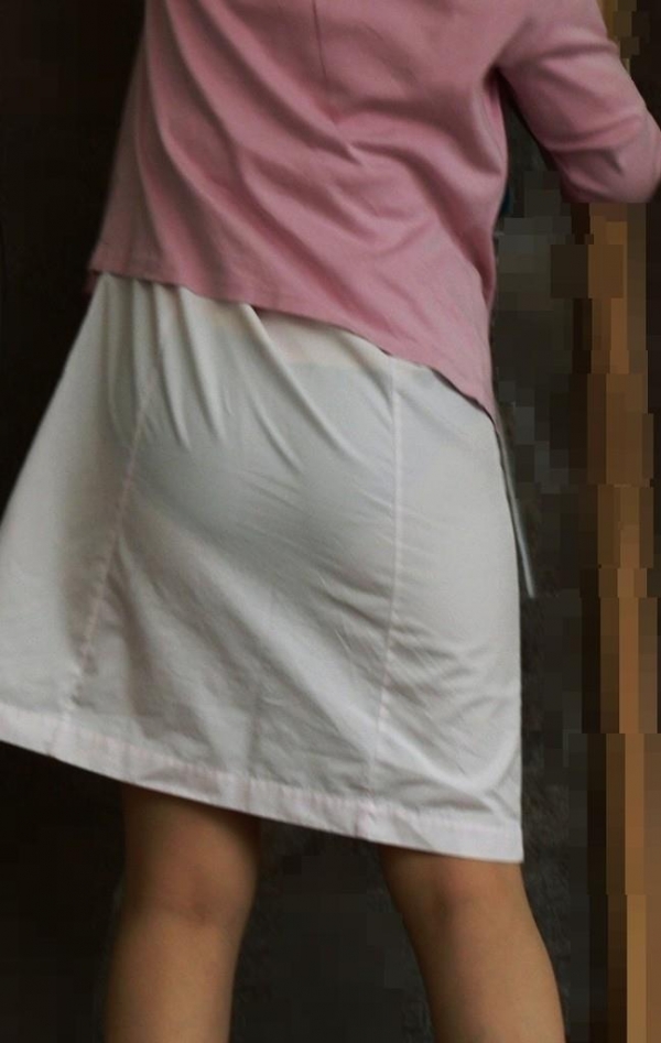 白スカート透けパンティ画像 38