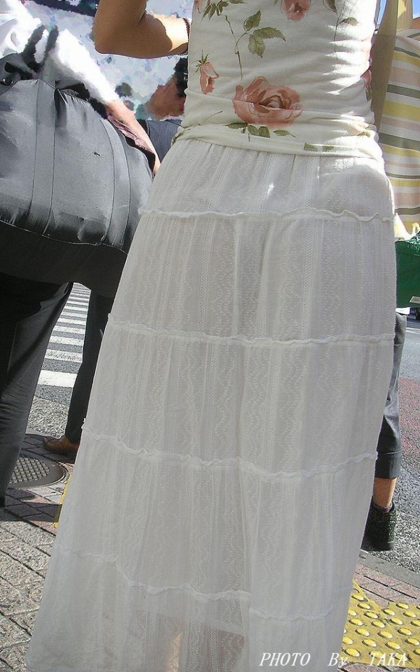 白スカート透けパンティ画像 49